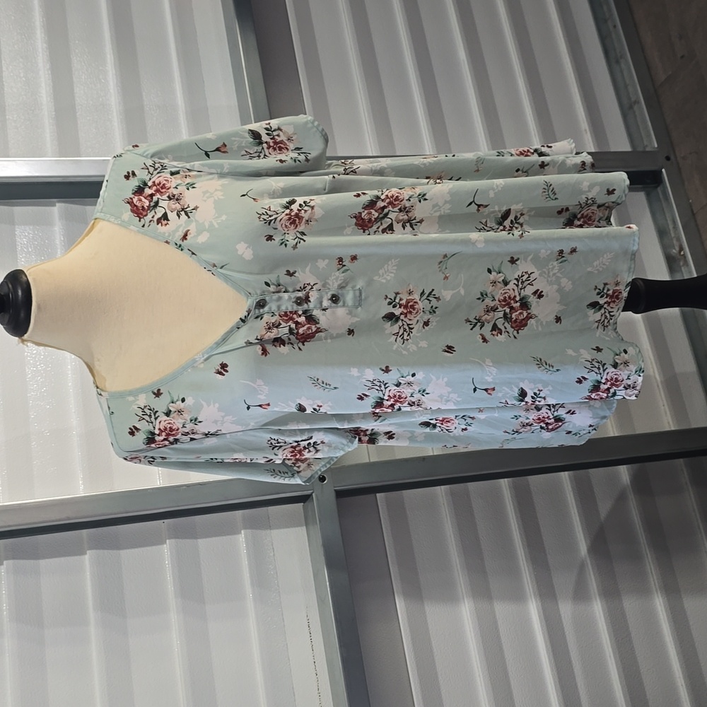 Torrid Mint Allover Floral Print Georgette Button Down V Neck Blouse Size‎ 3X